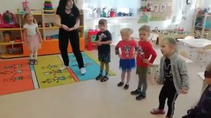 "Я знаю мама любит гвоздику и сирень"