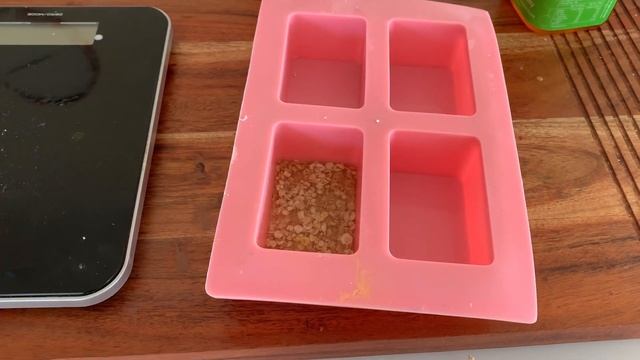 HONEY AND OATMEAL SOAP : DIY Melt And Pour Soap