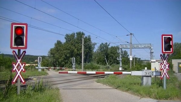 Spoorwegovergang Parndorf (A) // Railroad crossing // Bahnübergang