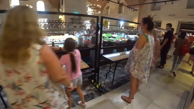 Обед в ресторане в Турции во время COVID19