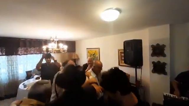 ח"כ דוד אמסלם מנגן ניגון חב"ד. David Amsalem plays a Chabad tune смотреть онлайн