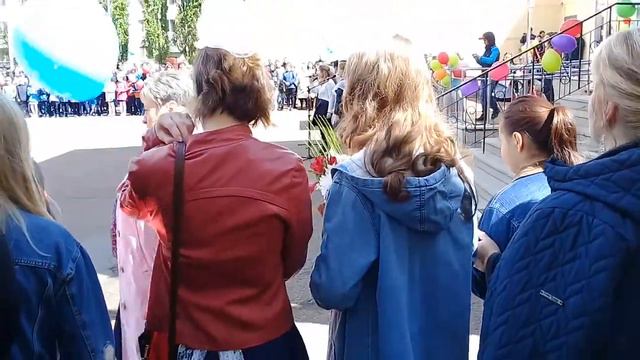 Последний звонок. Поздравления представителей администрации города. смотреть онлайн