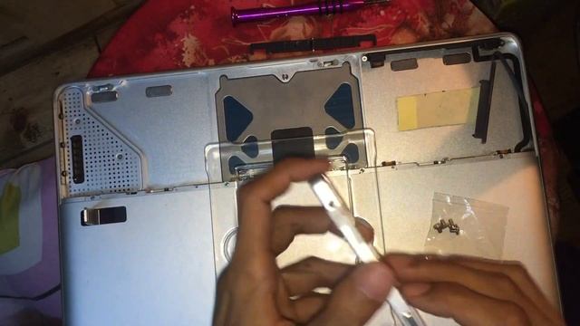 Macbook Pro 2008 late HDD Replacement смотреть онлайн