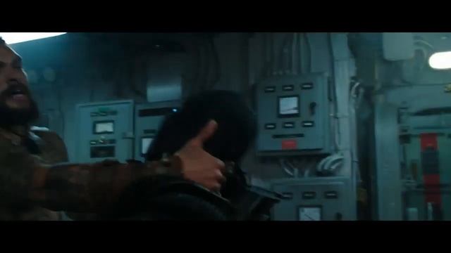 (Артур спасает экипаж подводной лодки) Аквамен 2019 год смотреть онлайн