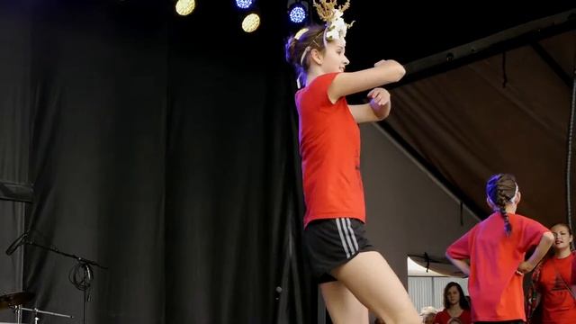 White Elk Dance / Танок Полярного Оленя смотреть онлайн