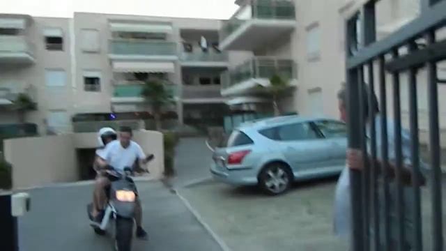 Поля на скутере смотреть онлайн