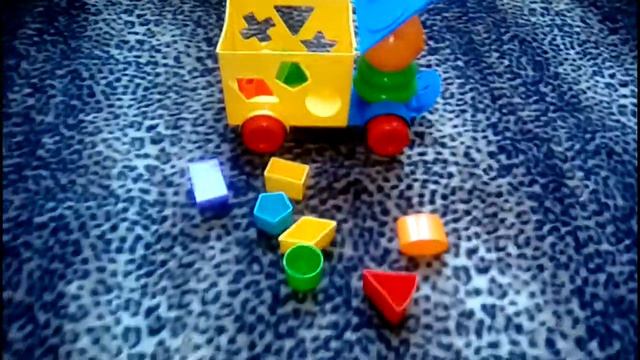 Обзор Машинка сортер с геометрическими фигурами. смотреть онлайн