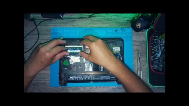 HP MINI 110 3012TU DISASSEMBLY, CLEANING & CHANGING KEYBOARD смотреть онлайн