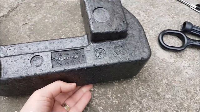 Audi A4 B8 - How to add space saver spare wheel смотреть онлайн