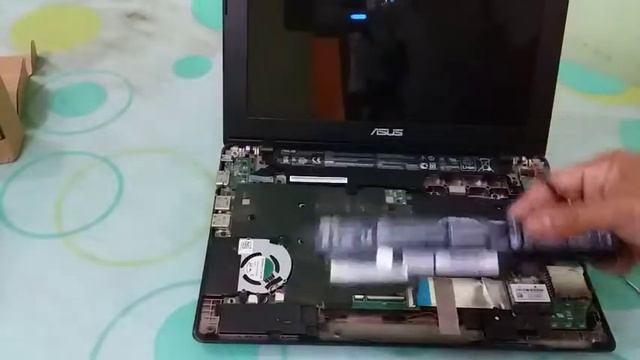 Tutorial cara ganti baterai laptop asus X200M смотреть онлайн