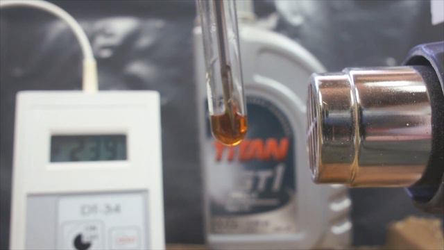 Fuchs Titan GT1 Pro C3 5W30 Jak czysty jest olej silnikowy? 3x 250°C смотреть онлайн