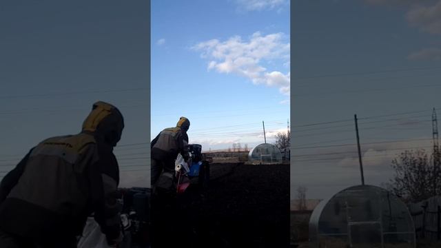 Вспашка огорода под плуг мотоблоком Нева мб-23. Или, как правильно подобрать баланс. смотреть онлайн