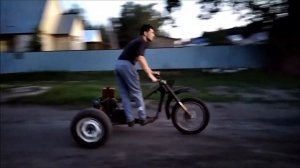 Самодельный трицикл из бензопилы и металлолома. Первые метры. Он поехал!