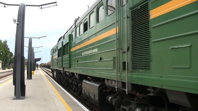 Тепловоз 2ТЭ10У-0224 на ст. Валга / 2TE10U-0224 at Valga station смотреть онлайн