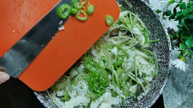 Лапша с овощами и грибами.Вкусное вегетарианские блюдо.Вкусная еда в Пост.Рекомендую приготовить. смотреть онлайн