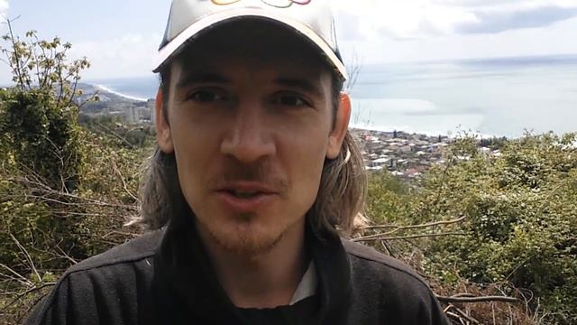 Гагра. Вид с горы. Прогулка по улочкам и переулкам смотреть онлайн