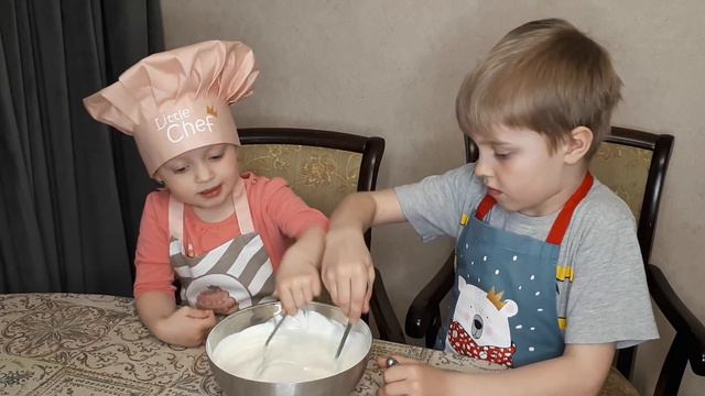 Дети показывают как надо делать самое вкусное мороженое Самые популярные видео Ice cream смотреть онлайн