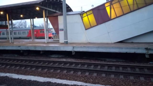 Электропоезд Ласточка эс2г-019 До станции Санкт-Петербург и Электропоезд эт2м-099 Обухово смотреть онлайн