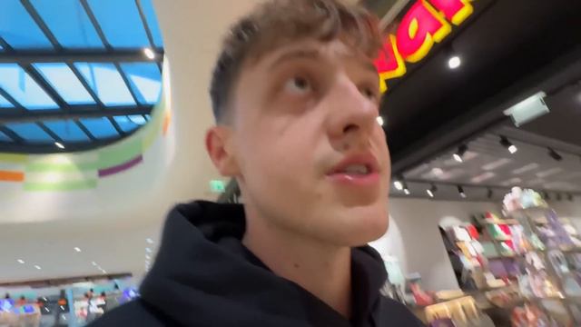 10.000€ AIRTAG FANGEN im EINKAUFS ZENTRUM! 😱 смотреть онлайн