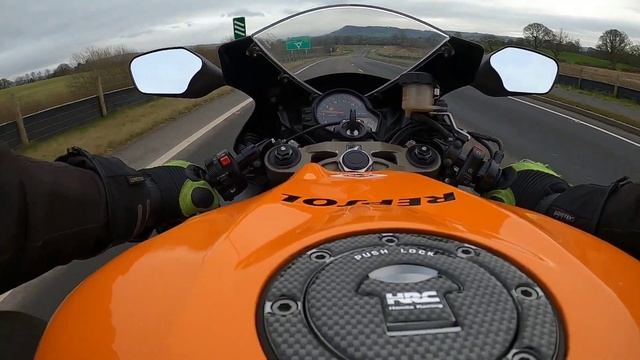 2011 Honda CBR1000RR Repsol Fireblade Test Ride смотреть онлайн