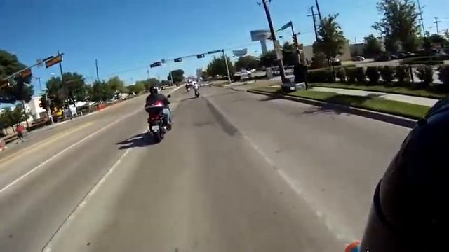 Vespa Dallas Ride смотреть онлайн