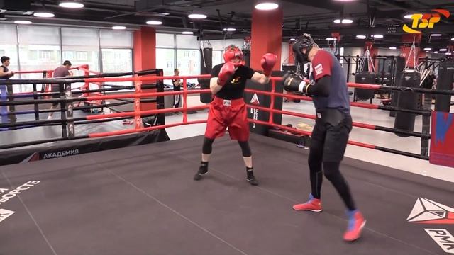 Жесткий спарринг любителя с Олимпийским чемпионом! Как тренируется Евгений ТИЩЕНКО? #МетодикаБОКСА смотреть онлайн