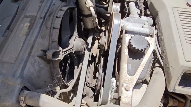 чистим заброшанныи corvette и mercedes 560 sel после многолетного простойа. смотреть онлайн
