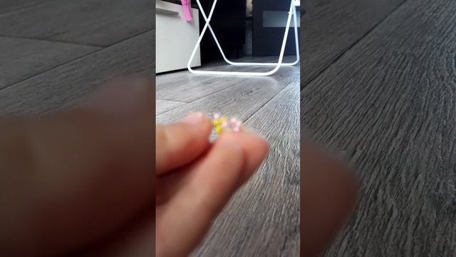 Клубника из бисера (извините что цвет не такой просто нету красного цвета и зелёного) смотреть онлайн