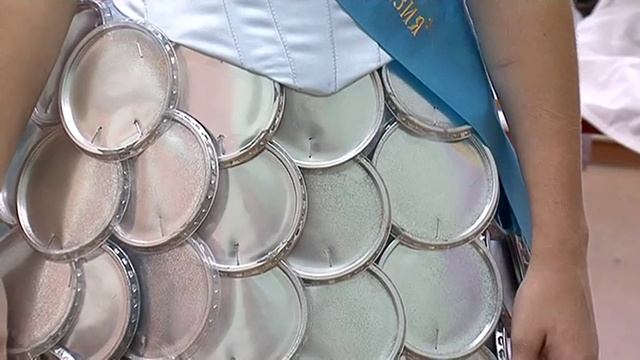 Высокая мода из мусорного ведра. Уссурийские дети участвовали в конкурсе необычных костюмов смотреть онлайн