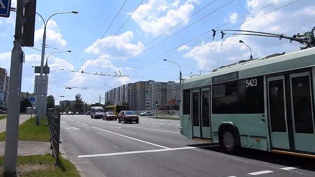 Минск. Троллейбус 5423 маршрута №61 у ст. м. «Уручье». 26 июня 2022 смотреть онлайн