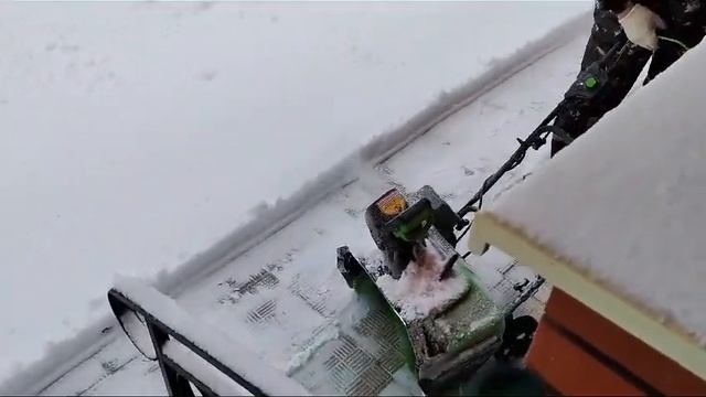 Первый выезд аккумуляторного снегоуборщика Greenworks GD60PST 60V смотреть онлайн