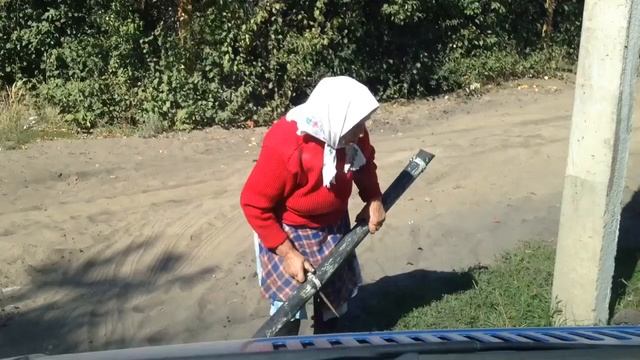 Бабуля рулит на дороге воронеж смотреть онлайн