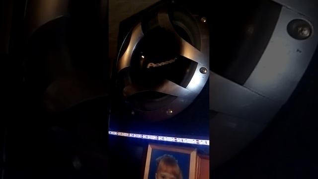 Как подключить автомобильный сабвуфер к музыкальному центру смотреть онлайн