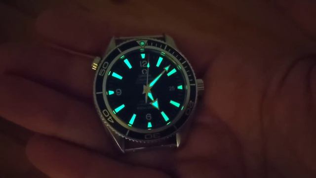 Omega Seamaster Planet Ocean 2201.50 automatic watch review: is this a future classic dive watch? смотреть онлайн