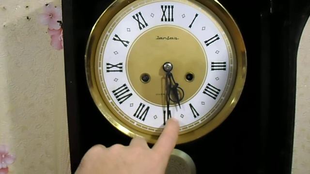 Часы Янтарь настенные механические СССР с боем 1980 г.