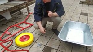 Как собрать садовую тачку после покупки.