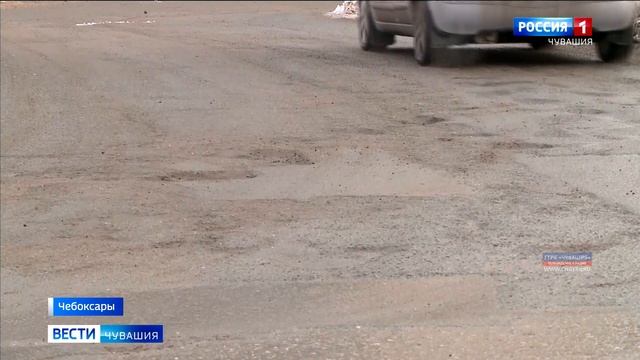 Чебоксарские дорожники латают асфальт, пострадавший от капризов зимы смотреть онлайн