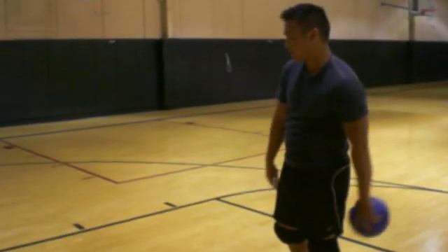 Dodgeball Training: The Cartwheel Throw смотреть онлайн