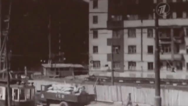 Как в СССР ПЕРЕДВИГАЛИ ДОМА вместе СО СПЯЩИМИ жильцами!? смотреть онлайн