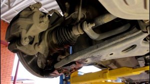 Замена рулевого наконечника и шаровой опоры на KIA Sportage 2,0 Киа Спортейдж 2012 года