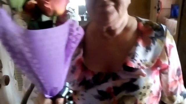 Подарил на юбилей своей матери небольшой букет. смотреть онлайн