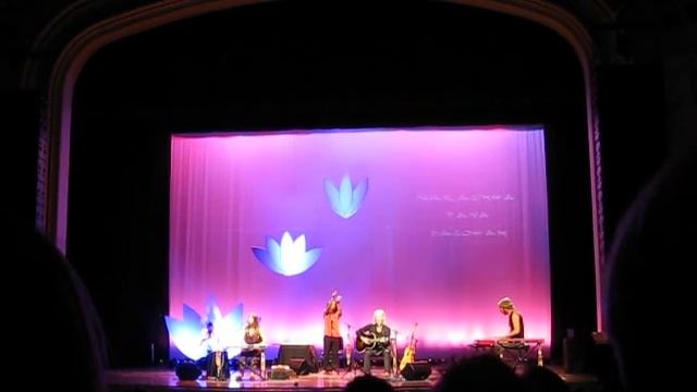 narasimha tava dasoham in boulder deva premal & miten смотреть онлайн