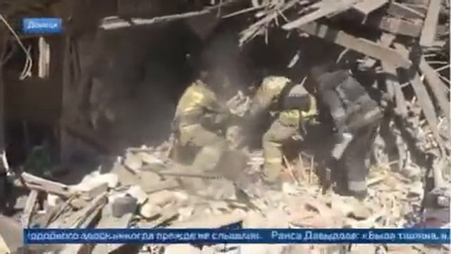 Ребенок и пожилая женщина стали жертвами обстрела Петровского района Донецка смотреть онлайн