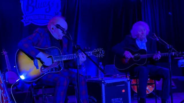 PETER ASHER & ALBERT LEE, perform the BUDDY HOLLY & THE CRICKETS song ‘WELL ALL RIGHT’, in MELBOURN смотреть онлайн