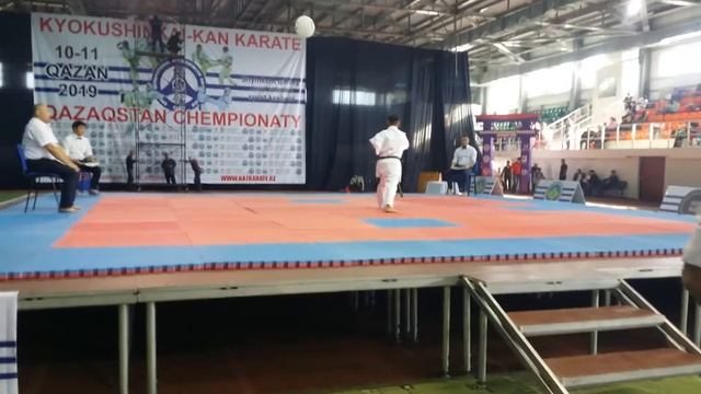 Мейрамбек Али исполняет ката Гекисай - шо в Чемпионате РК 2019 смотреть онлайн