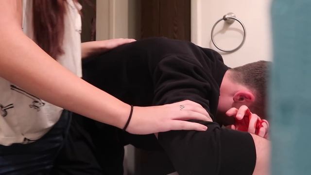 THROWING UP BLOOD PRANK ON GIRLFRIEND! *she called 911* смотреть онлайн