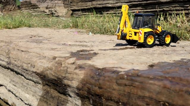 Самосвал сорвался с дамбы смотреть онлайн