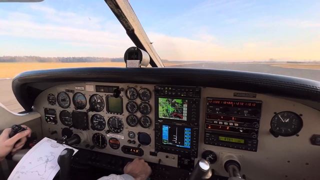 Commander 114b Takeoff at Maribor airport (LJMB) смотреть онлайн