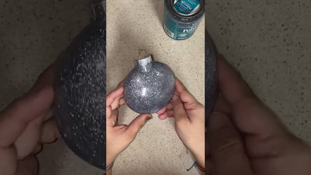 Cómo hacer esferas con brillantina смотреть онлайн