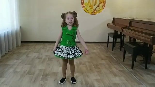 Потерял в лесу фонарик светлячок. Полина Нагаец 5 лет. смотреть онлайн